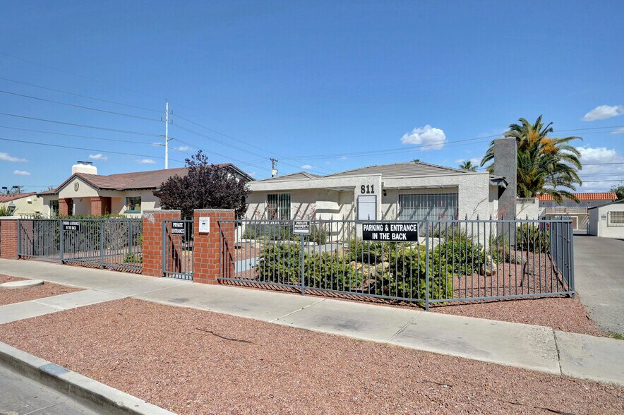 811 S 6th St, Las Vegas, NV à louer - Photo du bâtiment - Image 2 de 16