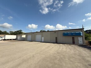 132 Magic Oaks Ct, Spring, TX à louer Photo du bâtiment- Image 1 de 6