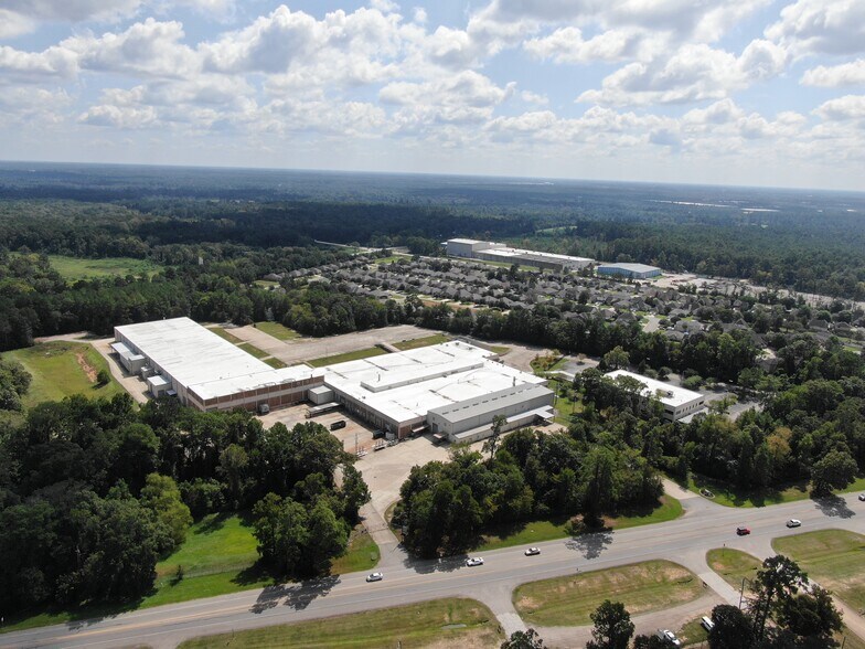 10586 Highway 75 N, Willis, TX à louer - Photo du bâtiment - Image 3 de 16