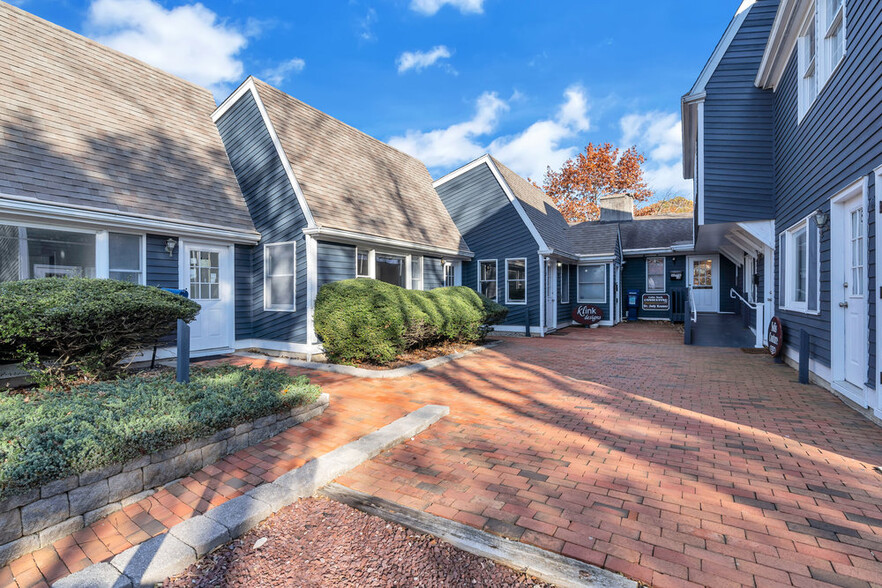 411 State Route 34 N, Colts Neck, NJ à vendre - Photo du bâtiment - Image 1 de 1