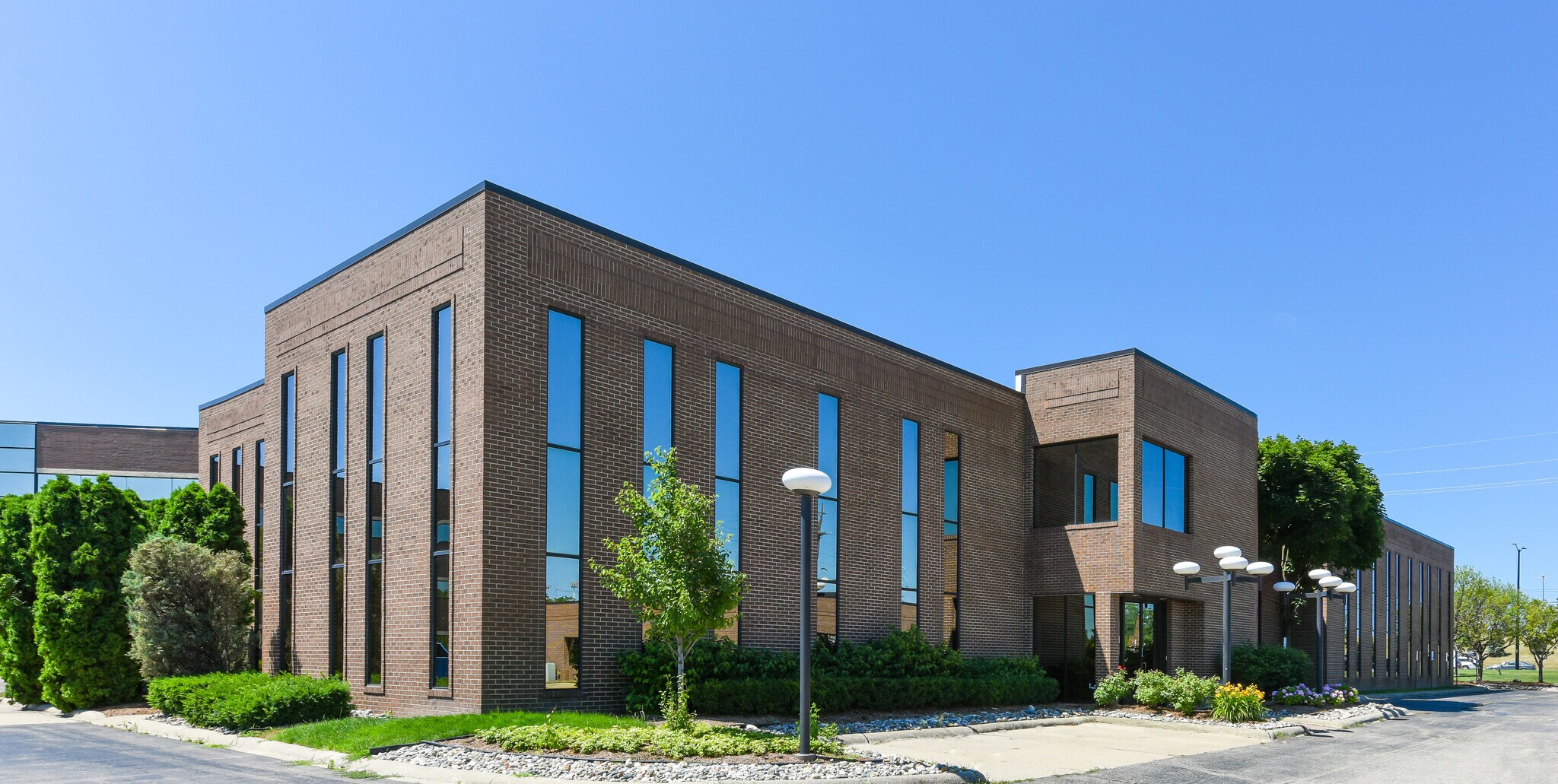 38700 Van Dyke Ave, Sterling Heights, MI à louer Photo du bâtiment- Image 1 de 12