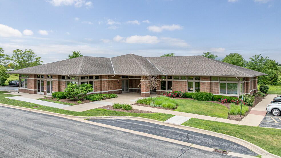 306 E Countryside Pky, Yorkville, IL à louer - Photo du bâtiment - Image 2 de 9