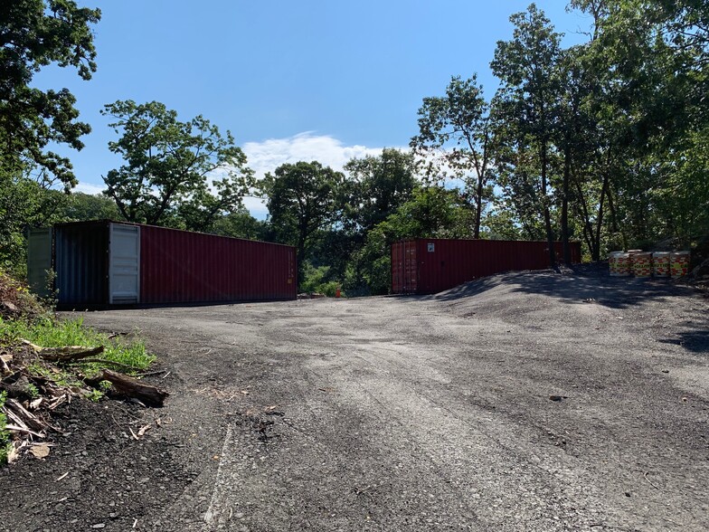 3199A Albany Post Rd, Buchanan, NY for lease - Primary Photo - Image 1 of 12