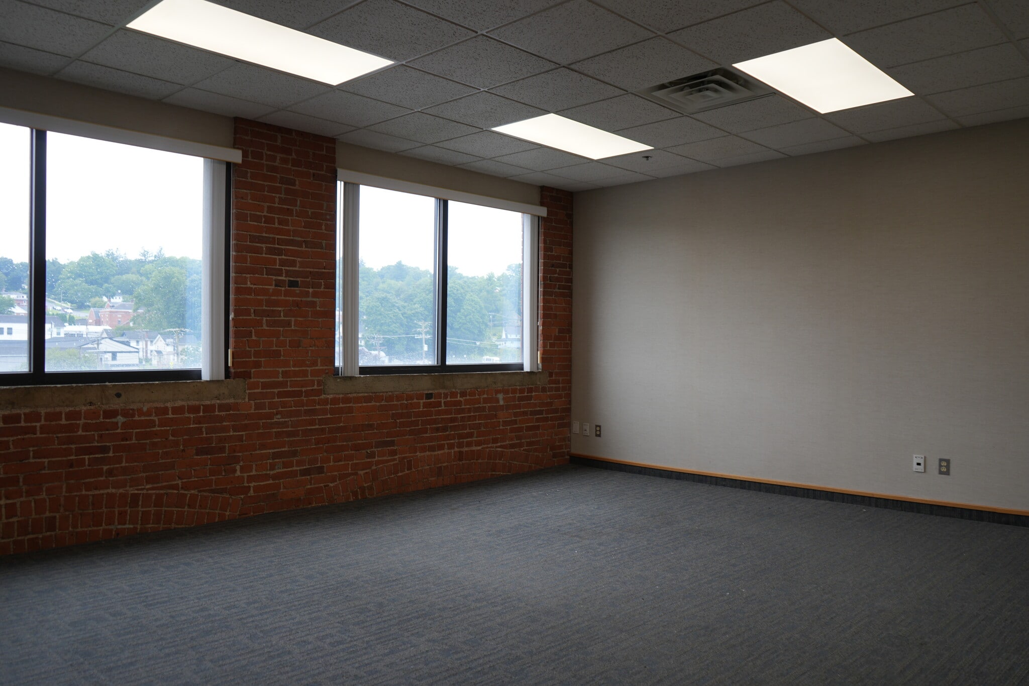 27 Siemon Company Dr, Watertown, CT for lease Interior Photo- Image 1 of 1