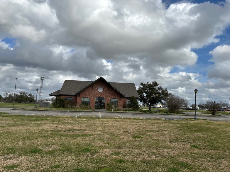 1513 Grand Caillou Rd, Houma, LA à vendre - Photo principale - Image 1 de 1