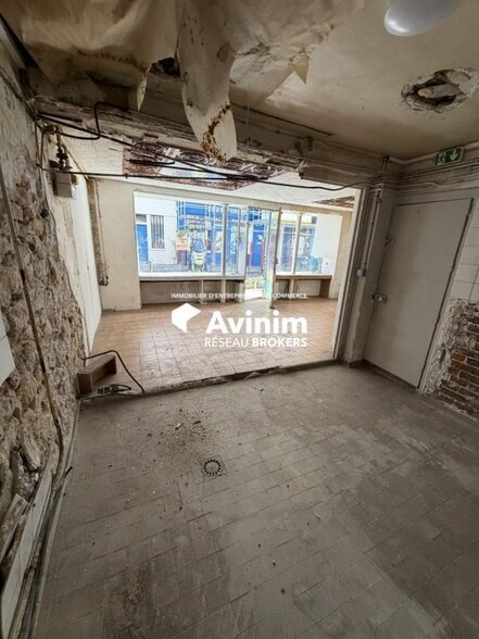 Retail in Paris for lease - Building Photo - Image 2 of 2