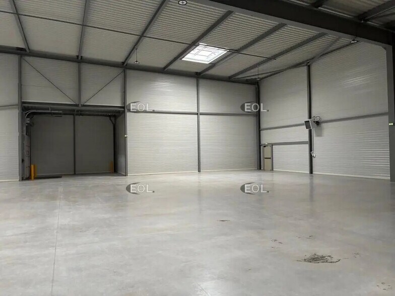 Industrial in Lieusaint for lease - Interior Photo - Image 3 of 5