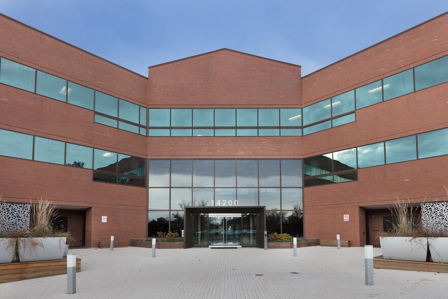 14200 Park Meadow Dr, Chantilly, VA à louer - Photo du bâtiment - Image 1 de 8