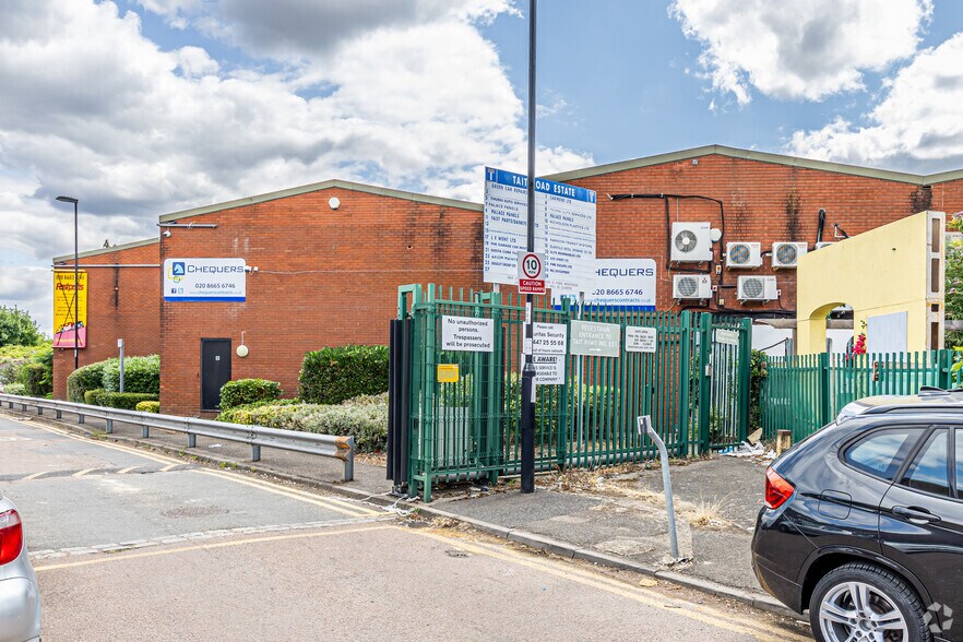 Tait Rd, Croydon à vendre - Photo du bâtiment - Image 1 de 12