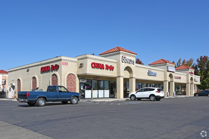 1835 Ashlan Ave, Clovis, CA for lease - Primary Photo - Image 1 of 8