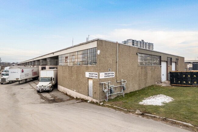 More details for 5675 Boul des Grandes-Prairies, Montréal, QC - Industrial for Lease
