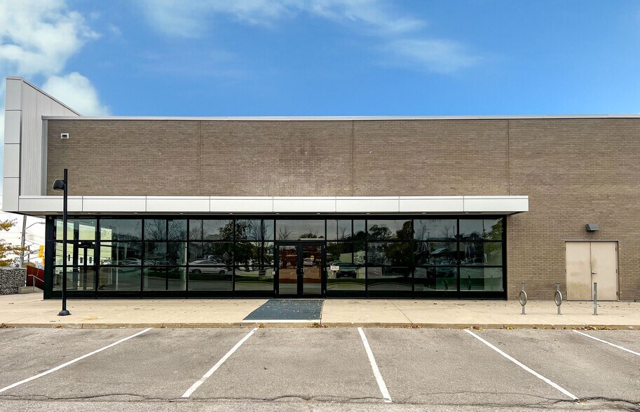 1330 Castlefield Ave, Toronto, ON for lease - Building Photo - Image 2 of 5
