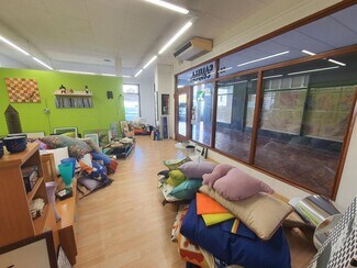 Plus de détails pour Multi-résidentiel à vendre