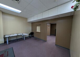 7501 N University St, Peoria, IL for lease Interior Photo- Image 2 of 6