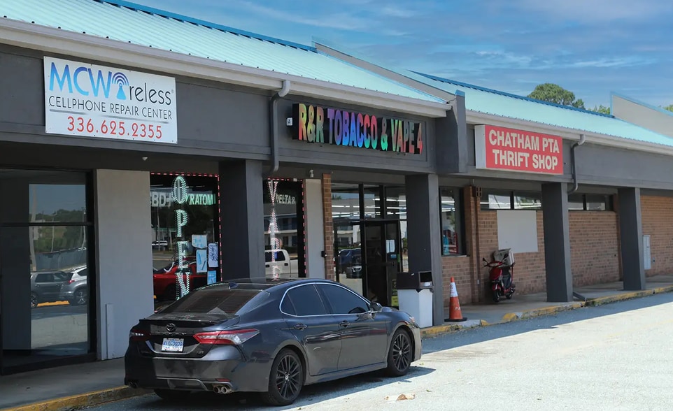 110 E Raleigh St, Siler City, NC for lease - Building Photo - Image 3 of 10