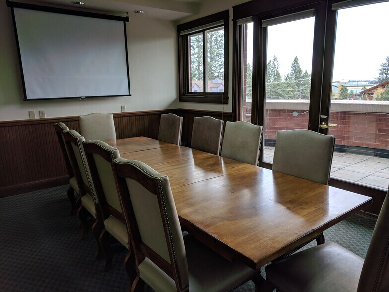 377 SW Century Dr, Bend, OR à louer - Photo intérieure - Image 3 de 7