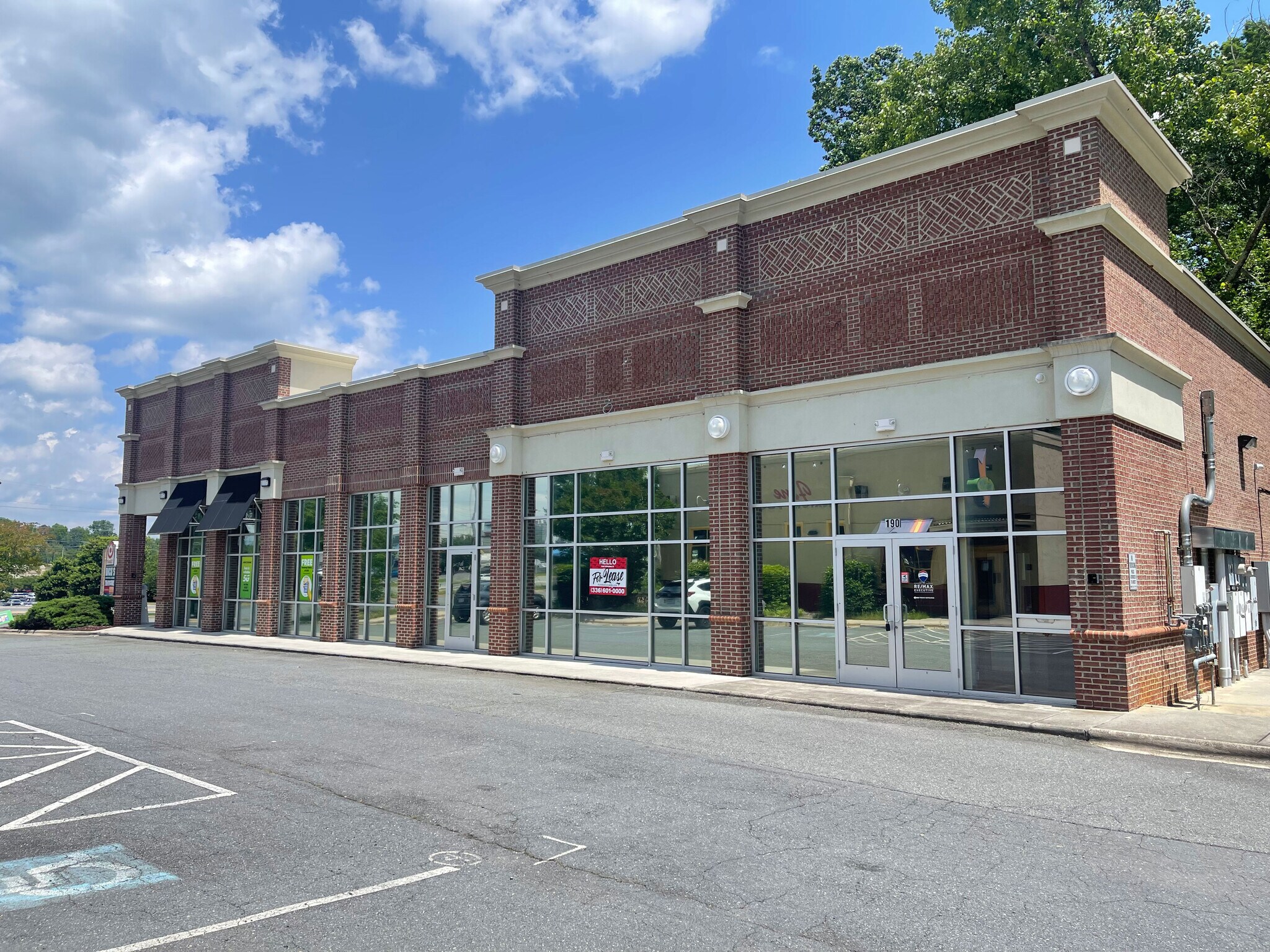 2425 E Franklin Blvd, Gastonia, NC à louer Photo principale- Image 1 de 6