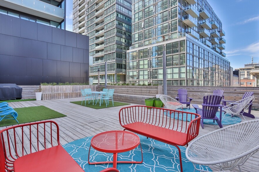 19 Charlotte St, Toronto, ON for sale - Building Photo - Image 1 of 1