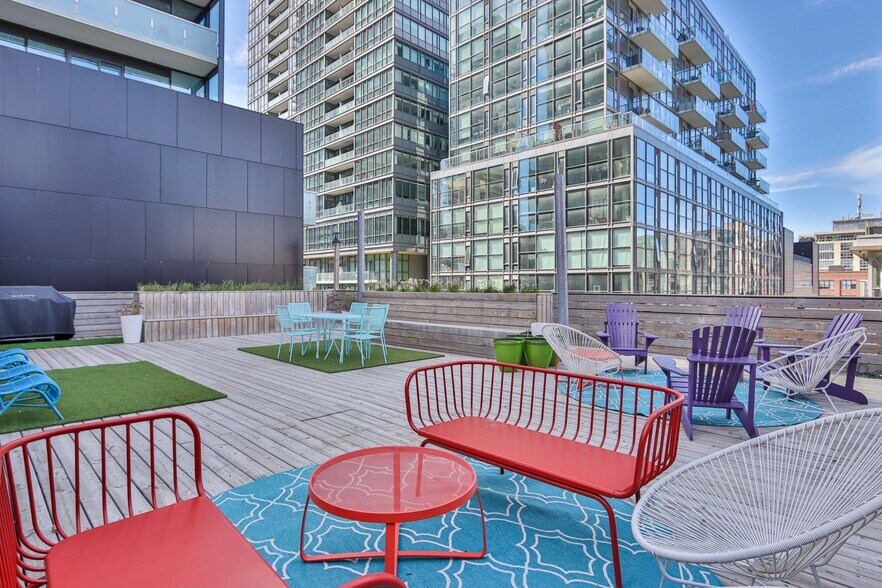 19 Charlotte St, Toronto, ON à vendre - Photo du bâtiment - Image 1 de 1