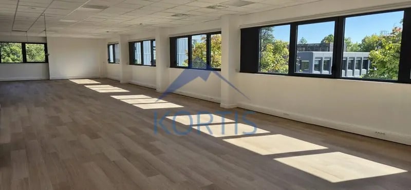 27 Chemin Des Peupliers, Dardilly for lease - Interior Photo - Image 2 of 5