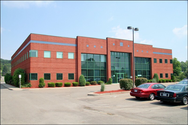 4104 Vestal Parkway East, Vestal Township, NY à louer - Photo du bâtiment - Image 3 de 10