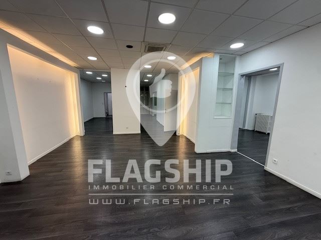 Retail in Paris for lease Building Photo- Image 1 of 10