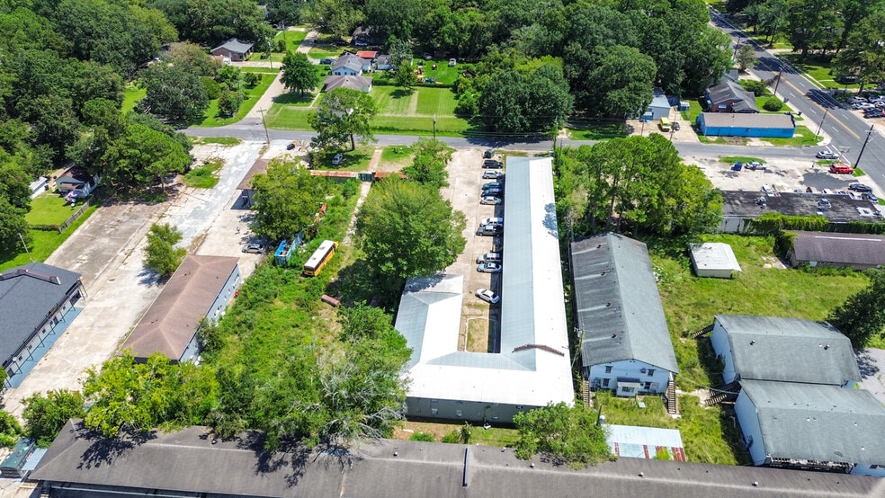 161-Unit Multifamily Portfolio portfolio of 4 properties for sale on LoopNet.ca - Building Photo - Image 3 of 16