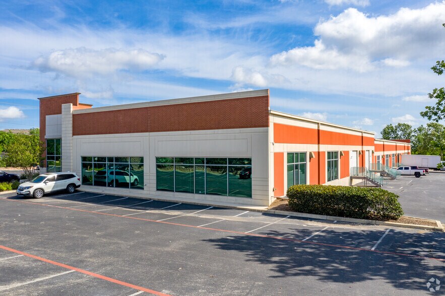 12508 Jones Maltsberger Rd, San Antonio, TX à louer - Photo du bâtiment - Image 2 de 29