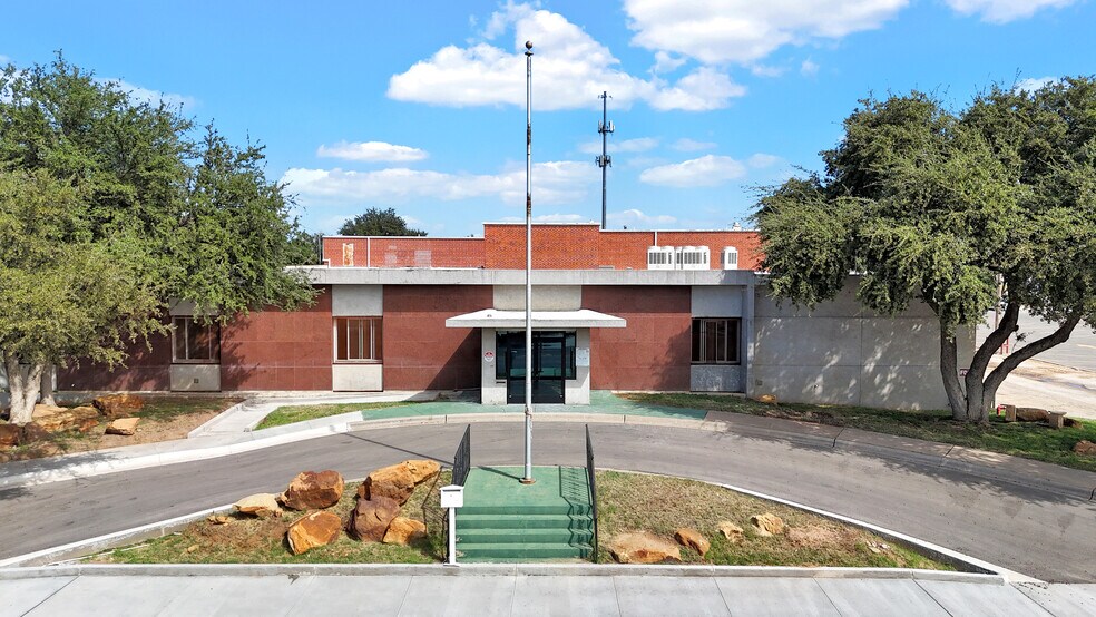 201 E Illinois Ave, Midland, TX à vendre - Photo du bâtiment - Image 3 de 53