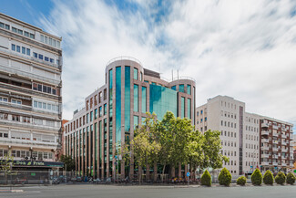 Plus de détails pour Calle De Francisco Silvela, 42, Madrid - Cotravail à louer