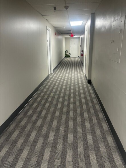 400 W 15th Ave, Emporia, KS à vendre - Photo du bâtiment - Image 3 de 14