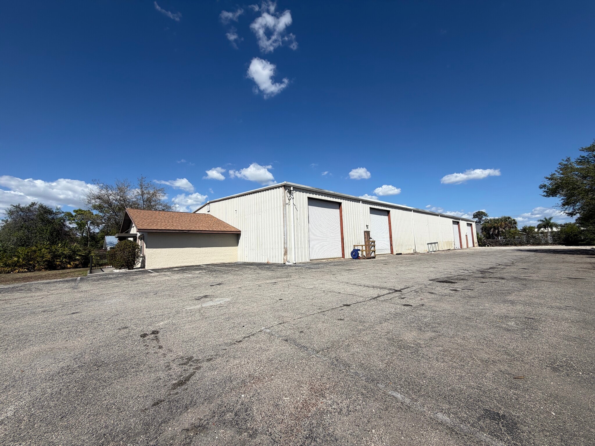 15865 Brothers Ct, Fort Myers, FL for lease Building Photo- Image 1 of 9