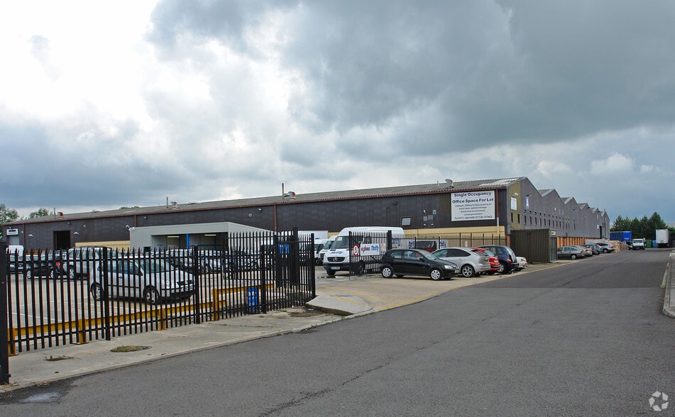 Spitfire Way, Swindon for lease - Building Photo - Image 2 of 3