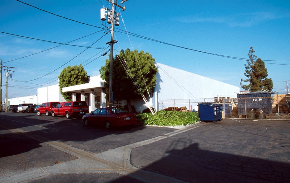 18050 Newhope St, Fountain Valley, CA à louer - Photo du bâtiment - Image 2 de 5