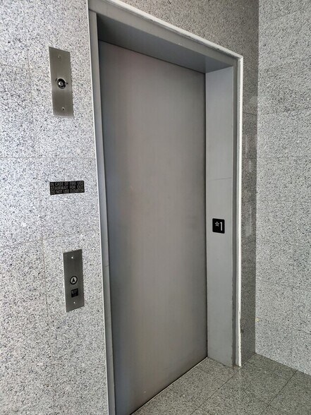 8682 Beach Blvd, Buena Park, CA à louer - Photo du bâtiment - Image 3 de 17