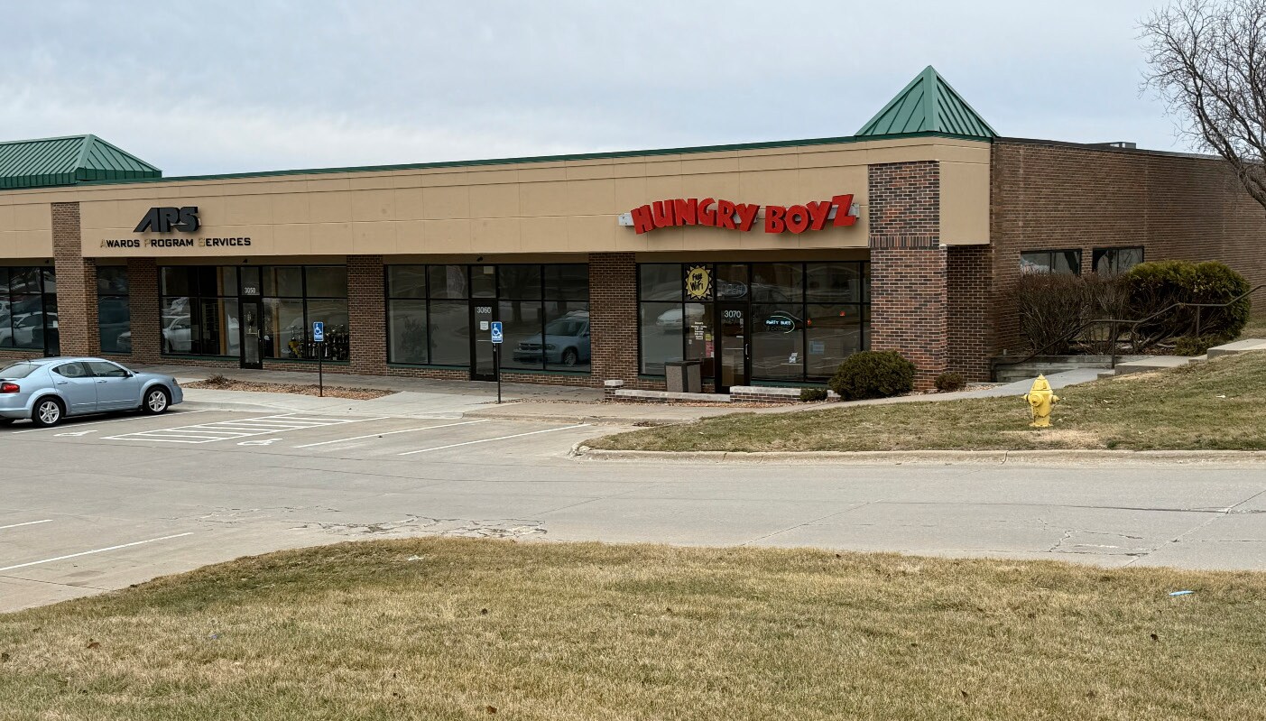 3000-3070 100th St, Urbandale, IA for lease Interior Photo- Image 1 of 5