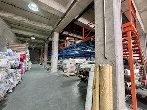 Industrial in Montreuil for sale Interior Photo- Image 2 of 8