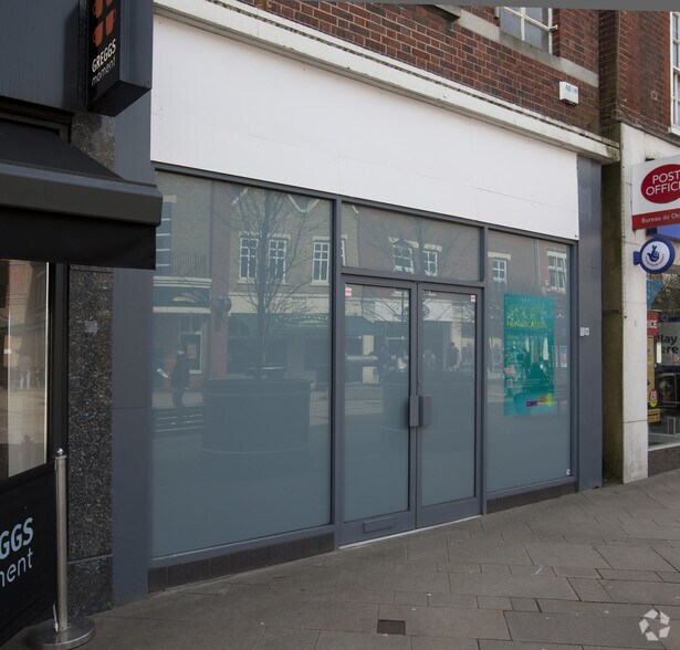 53 High St, Staines à louer - Photo du bâtiment - Image 3 de 4