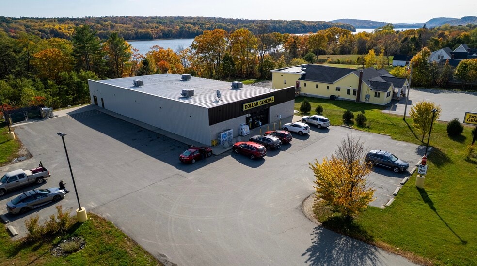 803 N Main St, Winterport, ME à vendre - Photo du bâtiment - Image 3 de 6