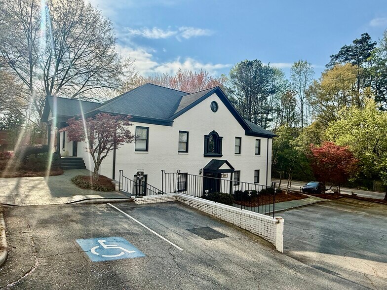 1155 Hightower Trl, Atlanta, GA à vendre - Photo du bâtiment - Image 1 de 24