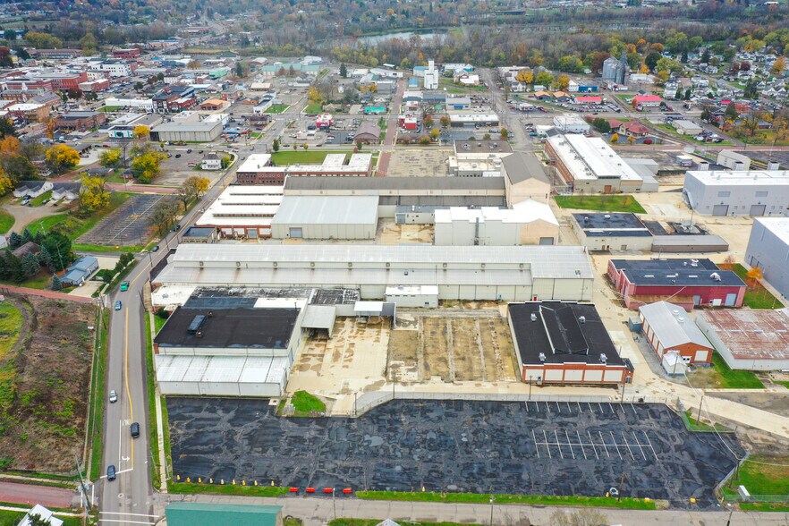 105 N Sandusky St, Mount Vernon, OH à louer - Photo du bâtiment - Image 2 de 20