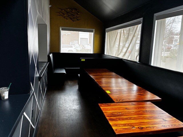90 School St, Glen Cove, NY à louer - Photo du bâtiment - Image 3 de 8