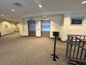 99 Conifer Hill Dr, Danvers, MA à louer Photo intérieure- Image 1 de 4