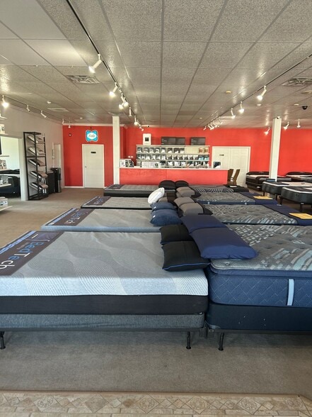 4625 S Tamiami Trl, Sarasota, FL for lease - Interior Photo - Image 3 of 8