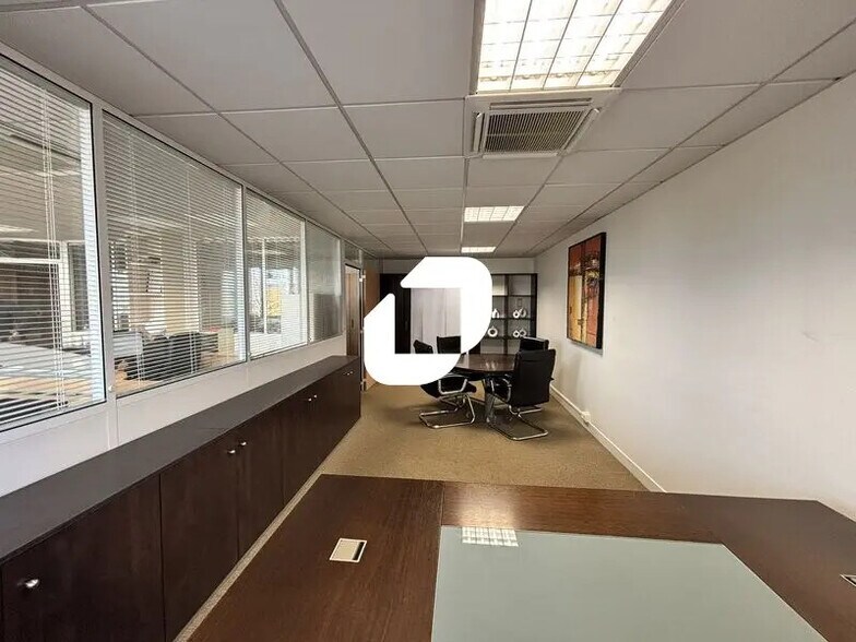 Bureau dans Évry-Courcouronnes à vendre - Photo intérieure - Image 2 de 9