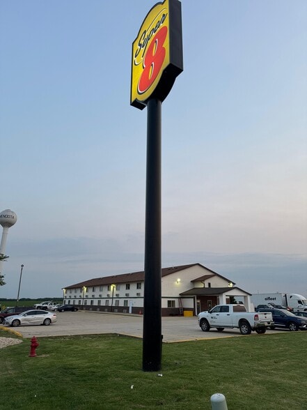 2601 E 12th St, Mendota, IL for sale - Building Photo - Image 1 of 10
