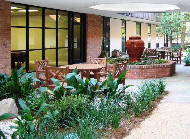 2700 Middleburg Dr, Columbia, SC à louer - Photo du bâtiment - Image 2 de 16