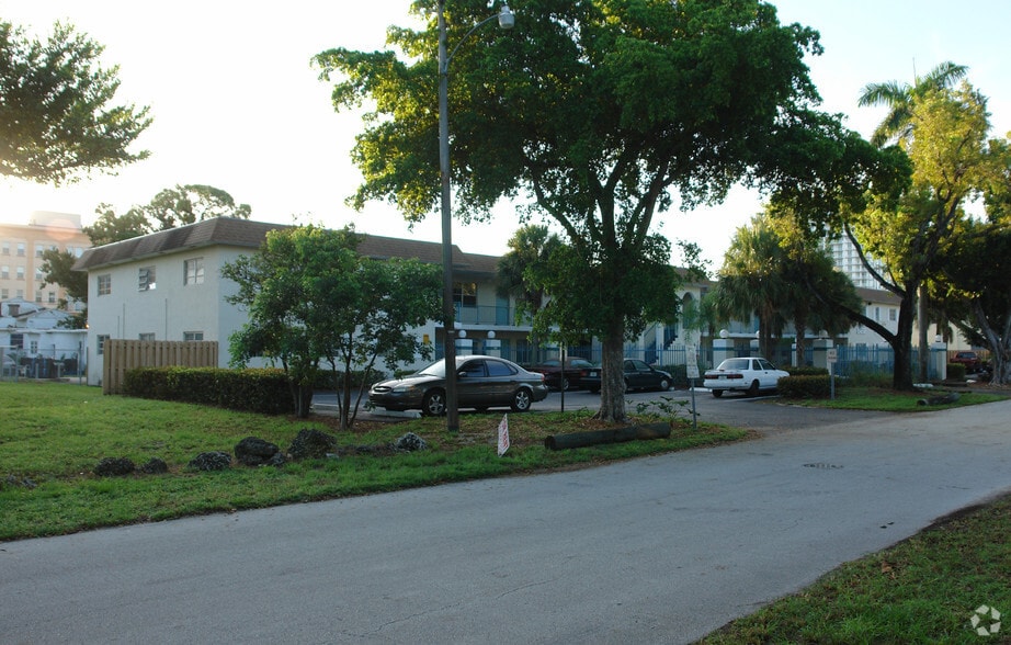 522 NE 1st Ave, Fort Lauderdale, FL for sale - Building Photo - Image 2 of 2