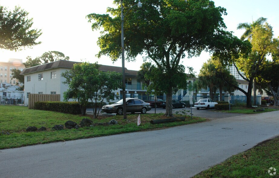 522 NE 1st Ave, Fort Lauderdale, FL à vendre - Photo du bâtiment - Image 2 de 2