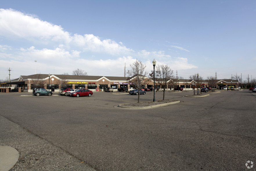 3110-3190 W Silver Lake Rd, Fenton, MI for lease - Primary Photo - Image 1 of 6